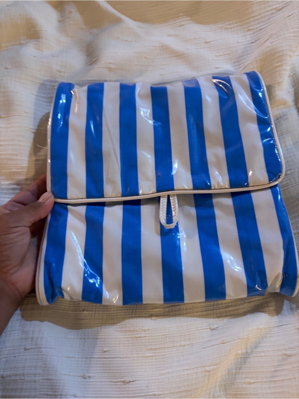 Estee lauder traveling cosmetic bag